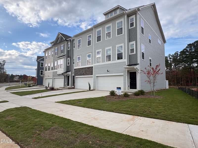 5950 Dunzo Dr, Raleigh, NC 27617