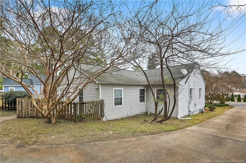 597 Greenland Dr, Fayetteville, NC 28305