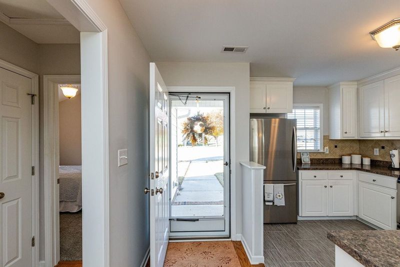 597 Pinecroft Dr, Clayton, NC 27520