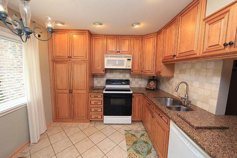 5971 Dixon Dr, Raleigh, NC 27609