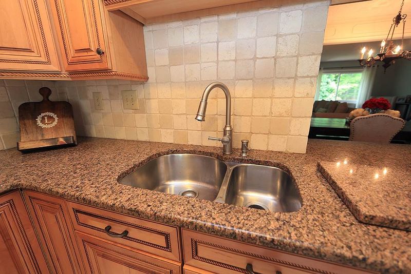 5971 Dixon Dr, Raleigh, NC 27609
