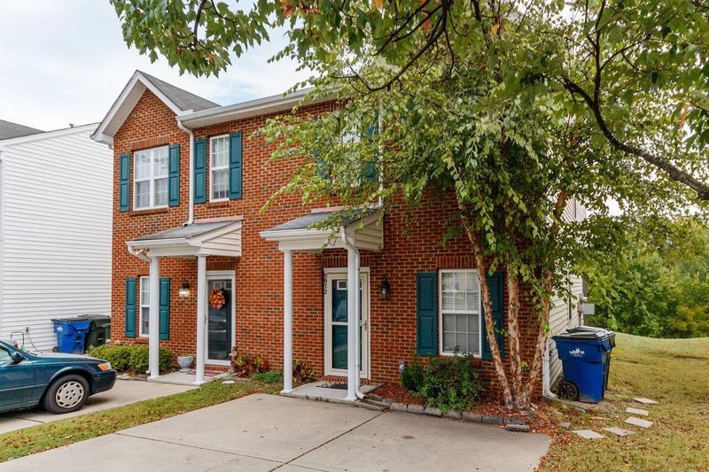 5972 Osprey Cove Dr, Raleigh, NC 27604