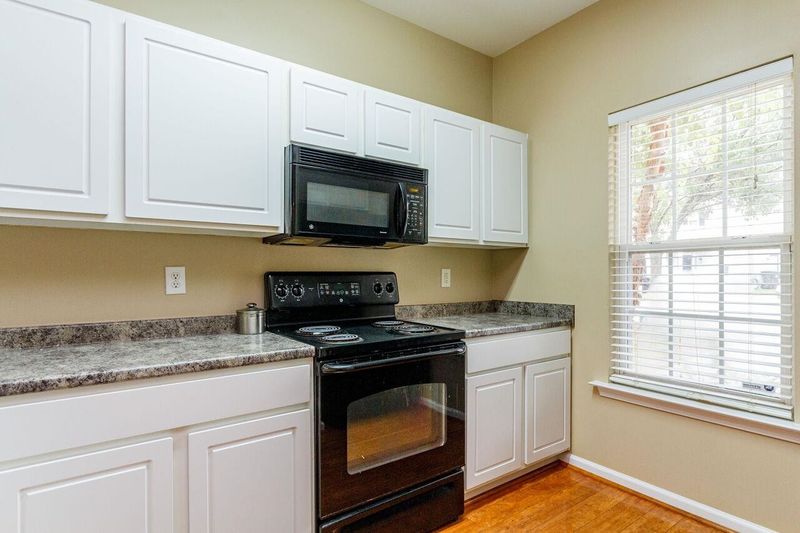 5972 Osprey Cove Dr, Raleigh, NC 27604