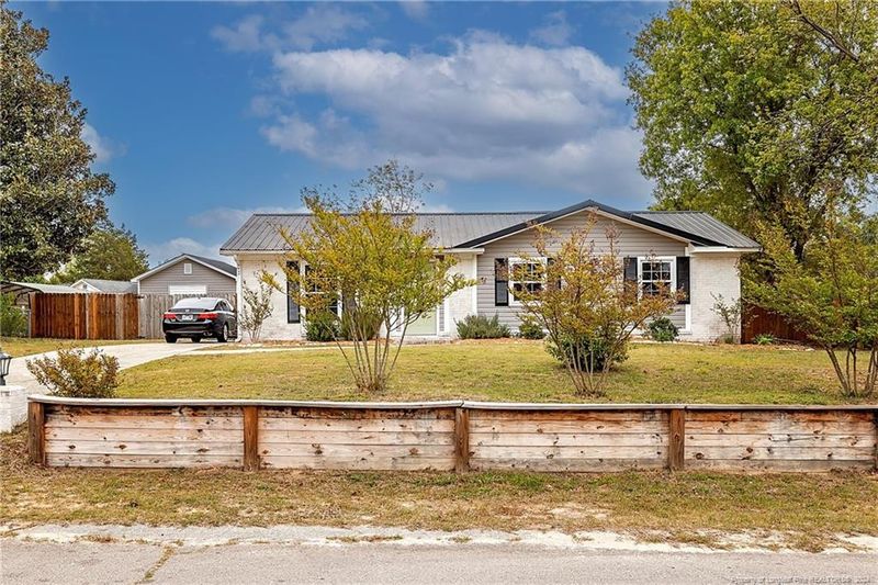 5983 Spinner Rd, Hope Mills, NC 28348
