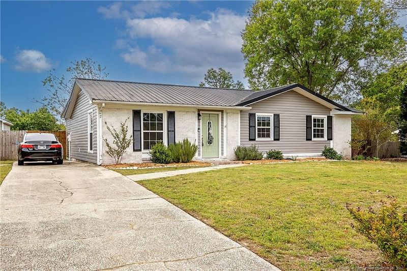 5983 Spinner Rd, Hope Mills, NC 28348