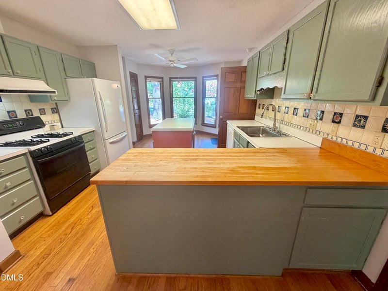 6 Burnwood Pl, Chapel Hill, NC 27517