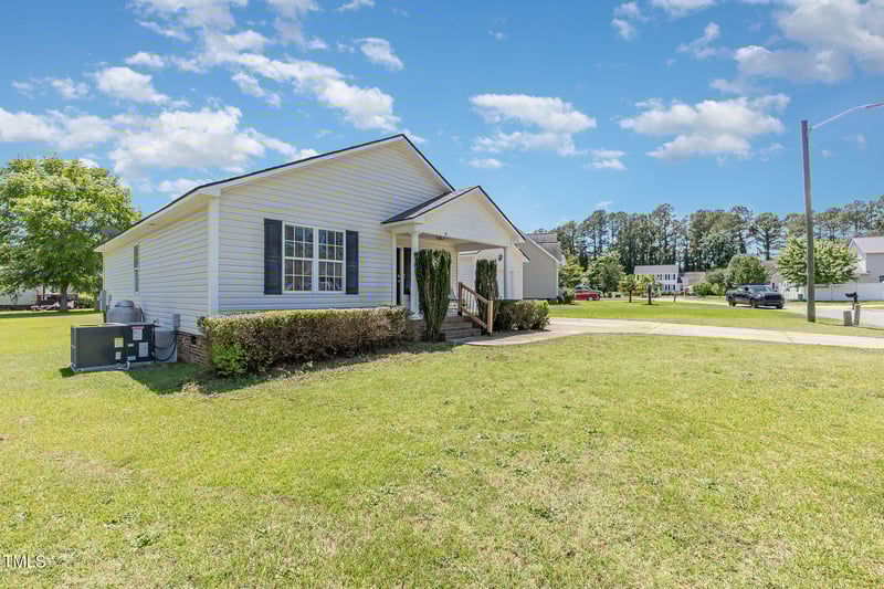 6 Carolina Ave, Benson, NC 27504