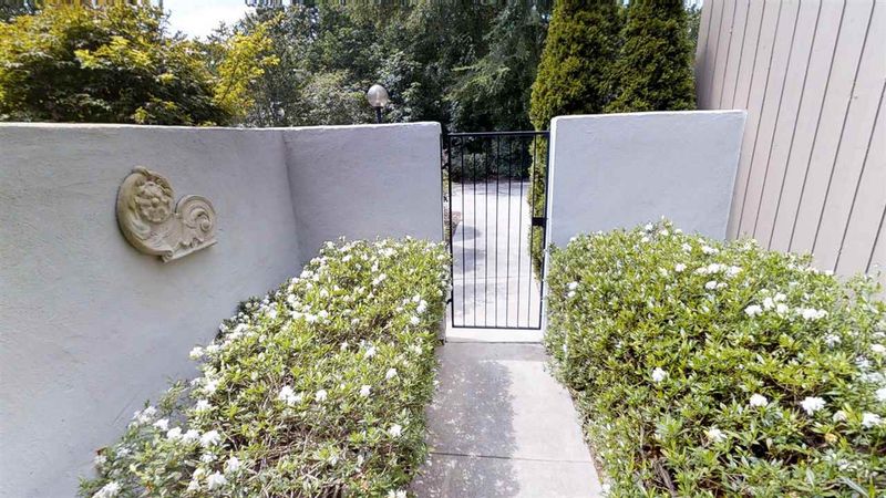 6 Ellsworth Ct, Chapel Hill, NC 27517