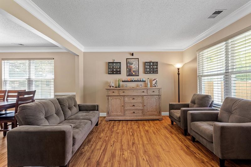 6 Esterbrook Ct, Durham, NC 27703