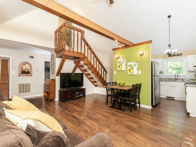 6 W Gleewood Pl W, Durham, NC 27713
