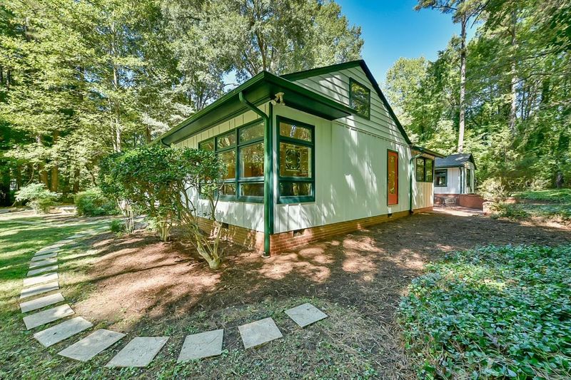 6 Gooseneck Rd, Chapel Hill, NC 27514