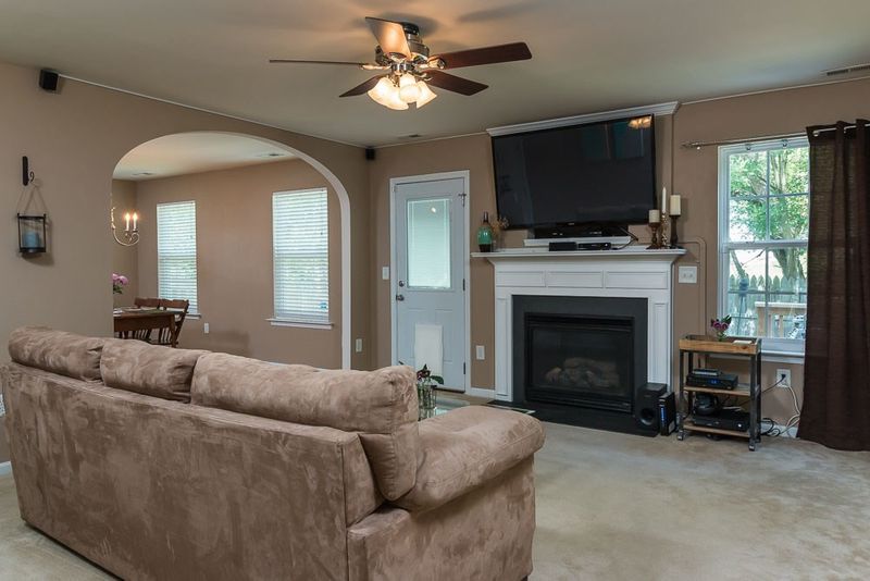 6 Grosbeak Ln, Durham, NC 27713