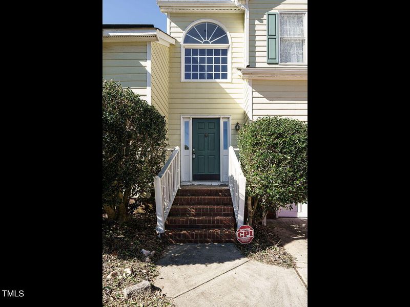 6 Hanska Ct, Durham, NC 27713