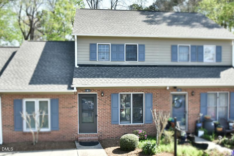 6 Justin Ct, Durham, NC 27705