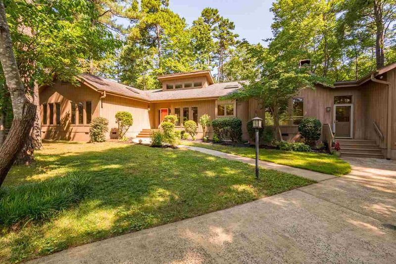6 Lacrosse Pl, Chapel Hill, NC 27517