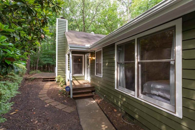 6 Lark Cir, Chapel Hill, NC 27517