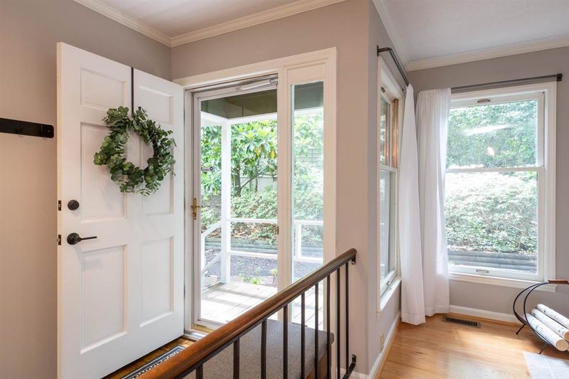 6 Lark Cir, Chapel Hill, NC 27517