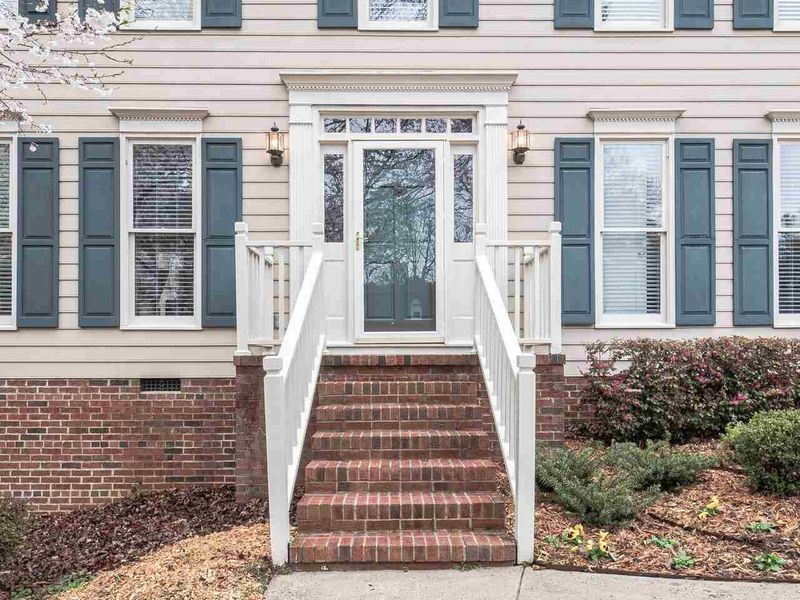 6 Leeward Ct, Durham, NC 27713