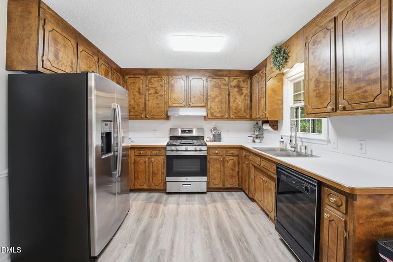 6 Sommerset Dr, Clayton, NC 27520