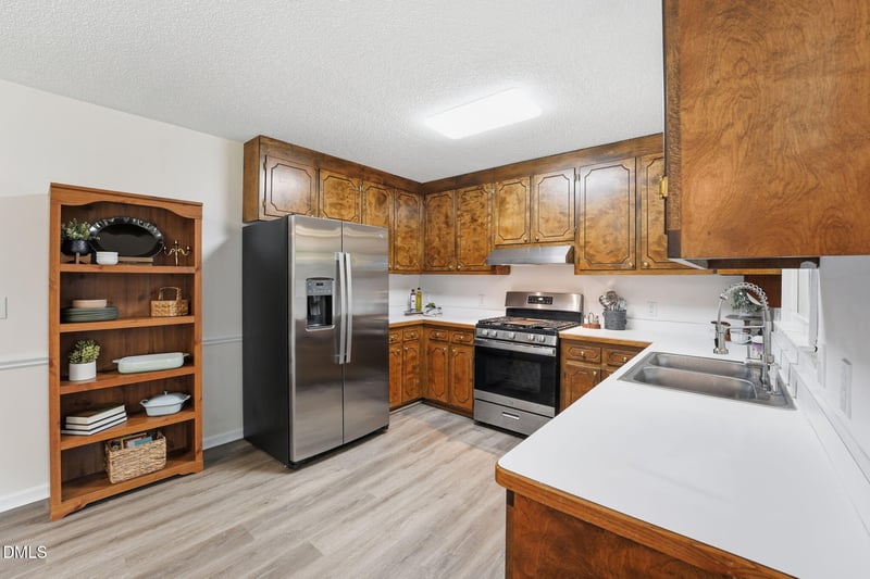 6 Sommerset Dr, Clayton, NC 27520