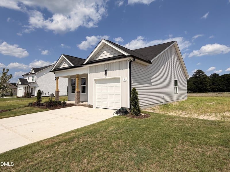 60 Coulter Ct, Selma, NC 27576