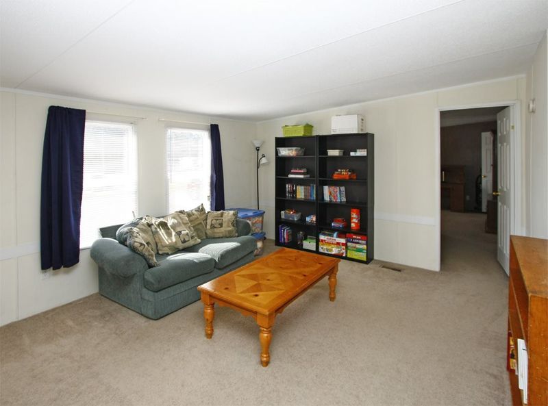 60 Emily Ln, Youngsville, NC 27596