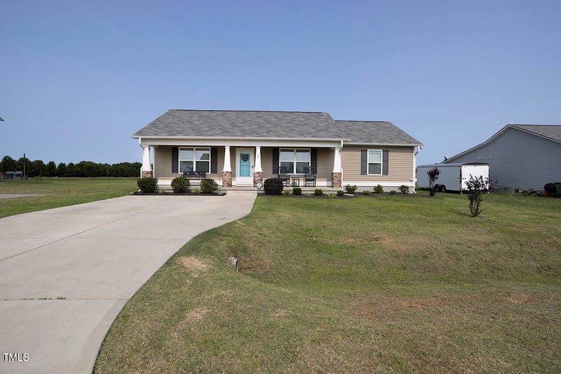 60 Falling Leaf Ln, Benson, NC 27504