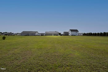 60 Falling Leaf Ln, Benson, NC 27504