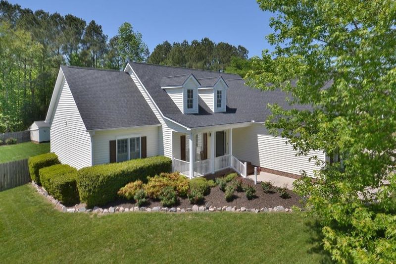60 Glen Oaks Dr, Youngsville, NC 27596