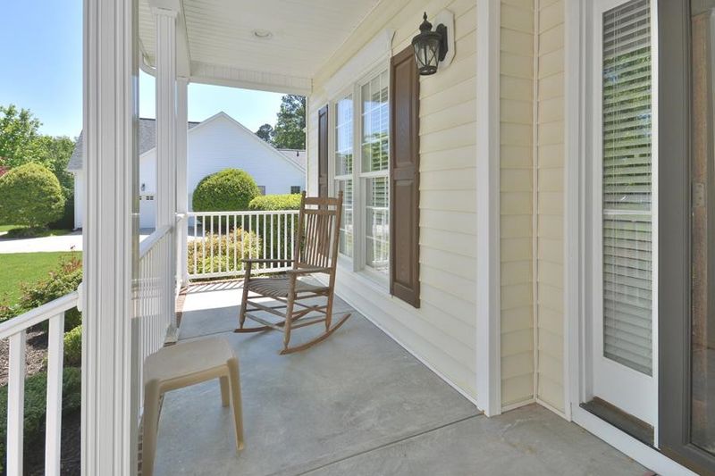 60 Glen Oaks Dr, Youngsville, NC 27596