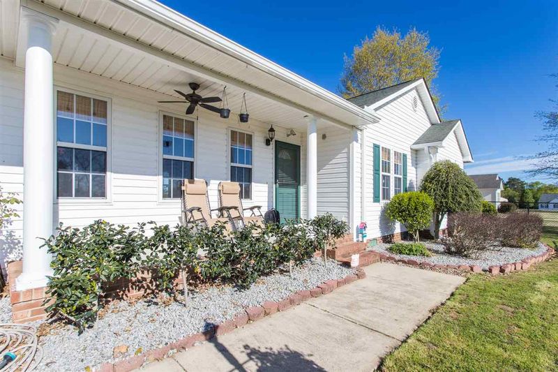60 Senter Farm Ct, Fuquay Varina, NC 27526
