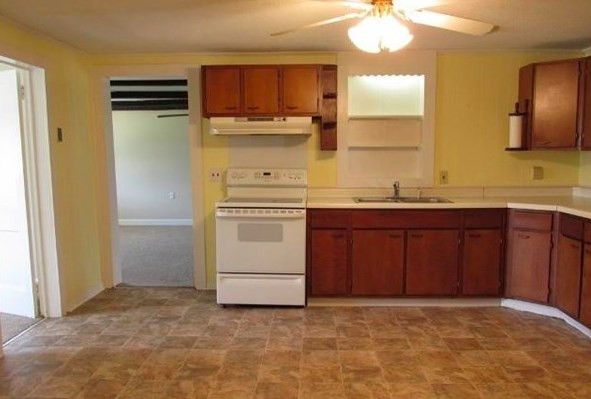 60 Strickland Rd, Smithfield, NC 27577
