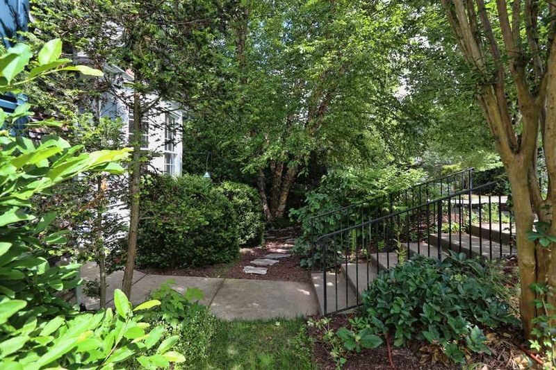 600 Aberdeen Dr, Chapel Hill, NC 27516