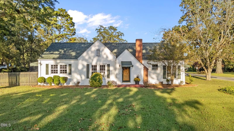 600 Baker St, Four Oaks, NC 27524