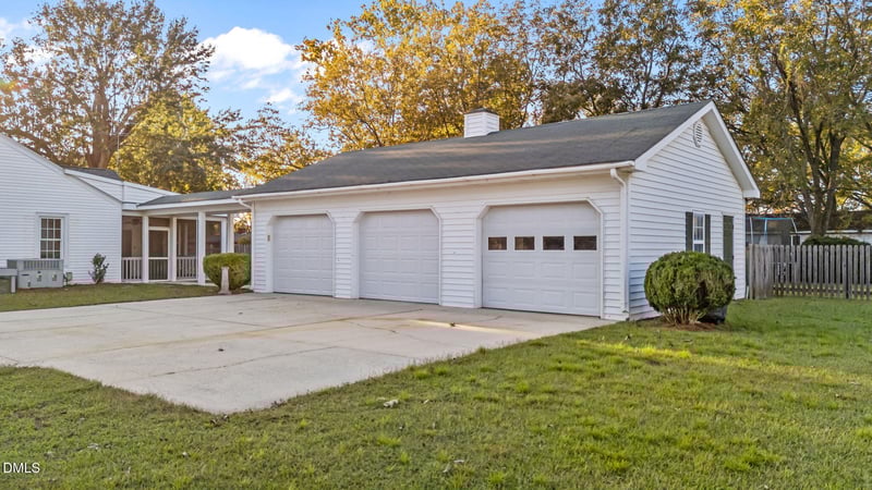 600 Baker St, Four Oaks, NC 27524