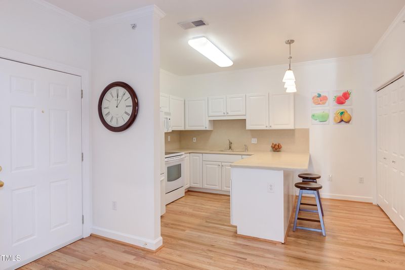 600 Copperline Dr #208, Chapel Hill, NC 27516