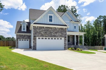 600 Darian Woods Dr, Holly Springs, NC 27540