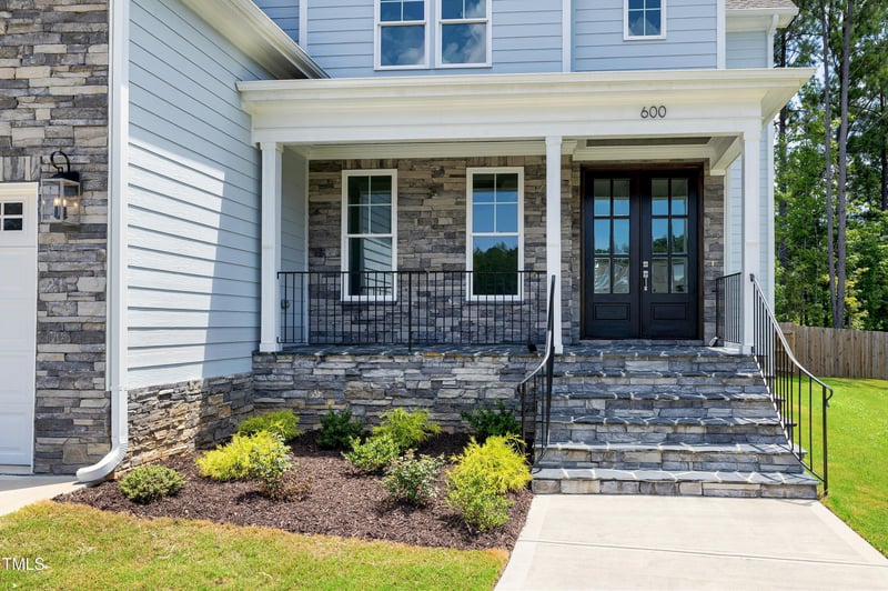 600 Darian Woods Dr, Holly Springs, NC 27540