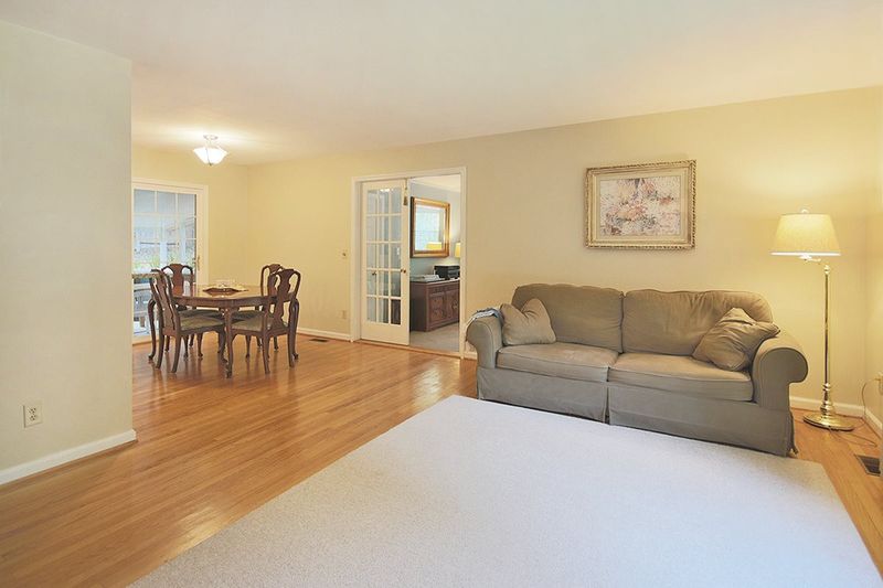 600 Long Leaf Dr, Chapel Hill, NC 27517