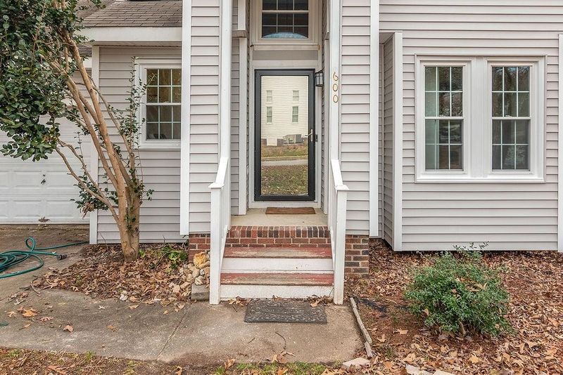 600 Marsh Grass Dr, Raleigh, NC 27610