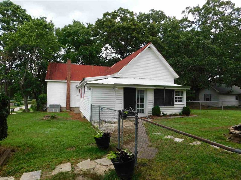 600 Moore St, Zebulon, NC 27597