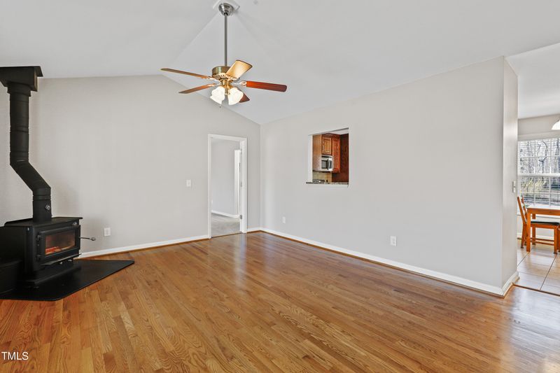 600 Rolling Meadow Dr, Mebane, NC 27302
