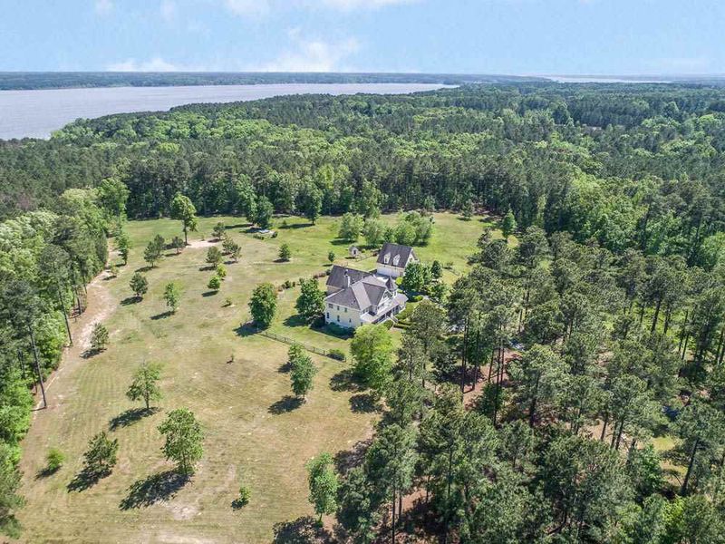 600 Willowbend Dr, Chapel Hill, NC 27517