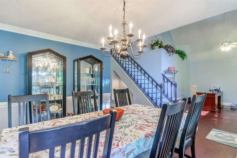 6000 Meadow Run Ct, Chapel Hill, NC 27516
