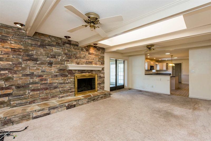 6001 Castlebrook Dr, Raleigh, NC 27604