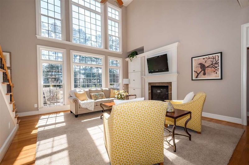 6001 Crescent Knoll Dr, Raleigh, NC 27614
