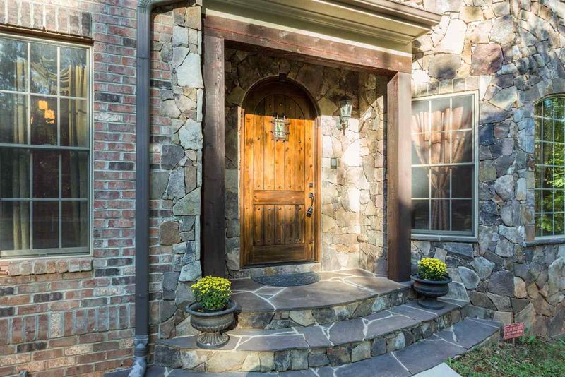 6001 High Bluff Ct, Raleigh, NC 27612