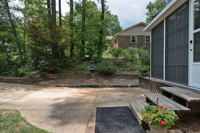 6001 Hills Dr, Raleigh, NC 27609