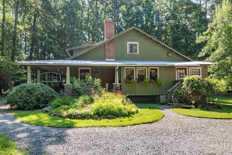6001 Meadow Run Ct, Chapel Hill, NC 27516
