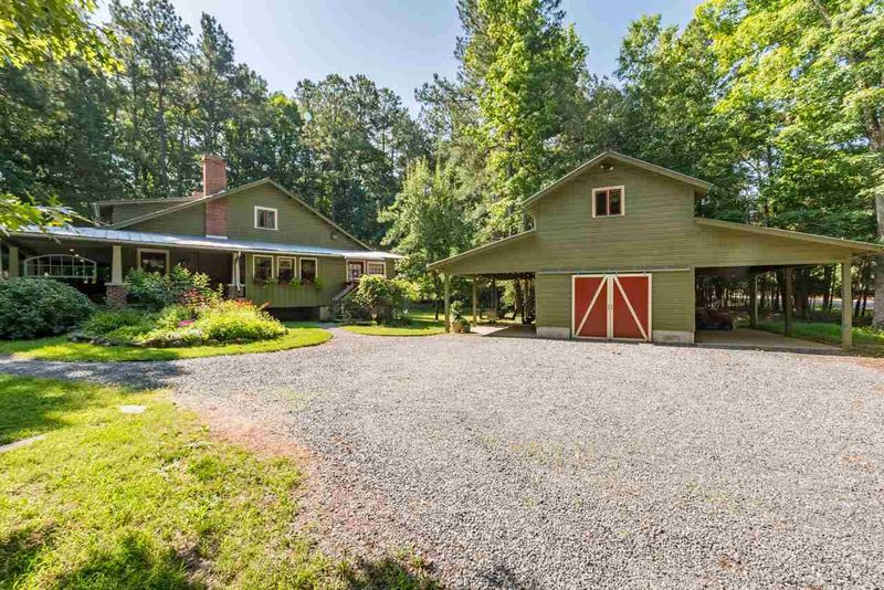6001 Meadow Run Ct, Chapel Hill, NC 27516